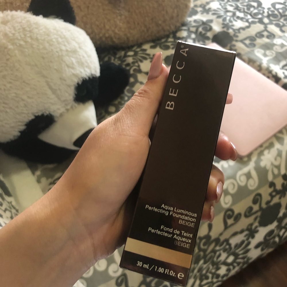 Becca aqua luminous perfecting foundation BEIGE